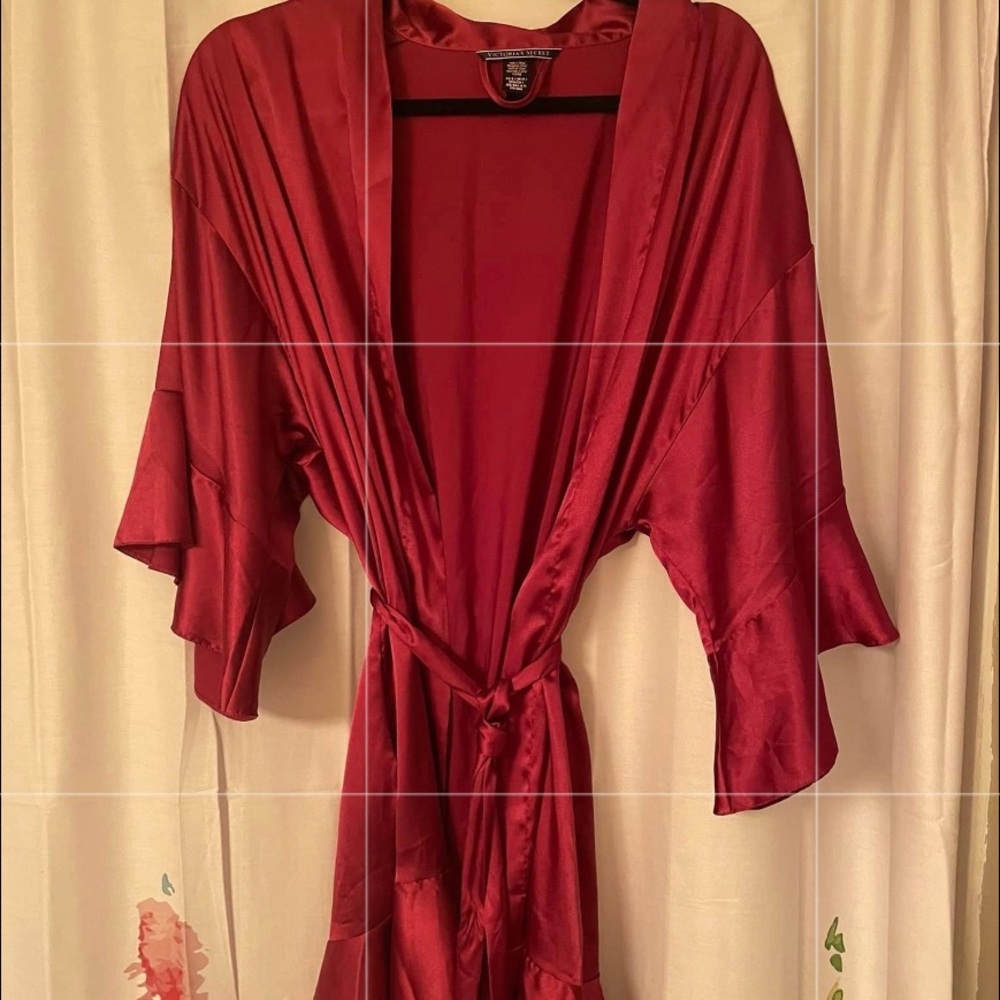 NWOT Victoria’s Secret silk robe
